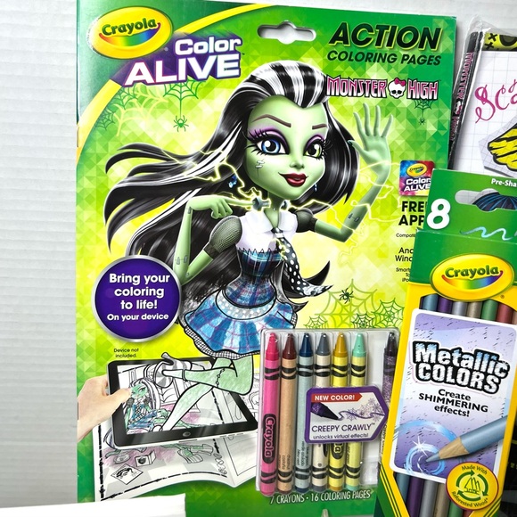 CRAYOLA X MONSTER HIGH GIFT SET - Picture 15 of 16